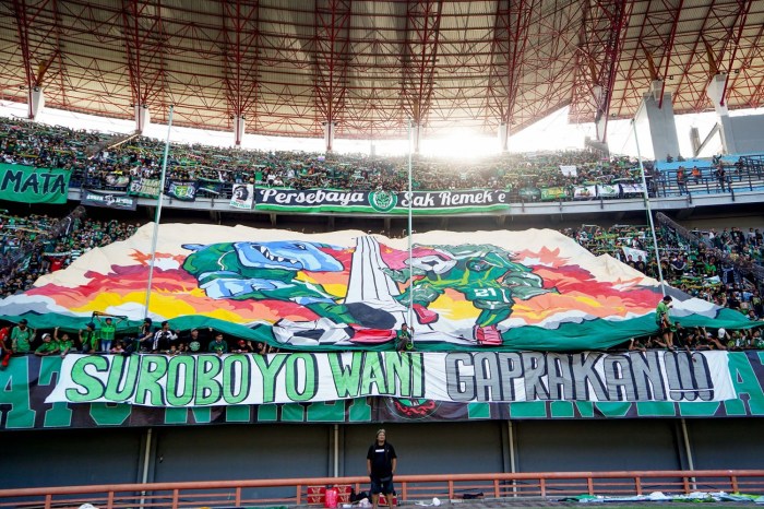 Photo Gallery Koreo Empat Tribun di Stadion Gelora Bung Tomo - Persebaya.id Tak jadi didenda Rp 100 juta, Persebaya dikabarkan amankan pelatih baru berkontrak panjang